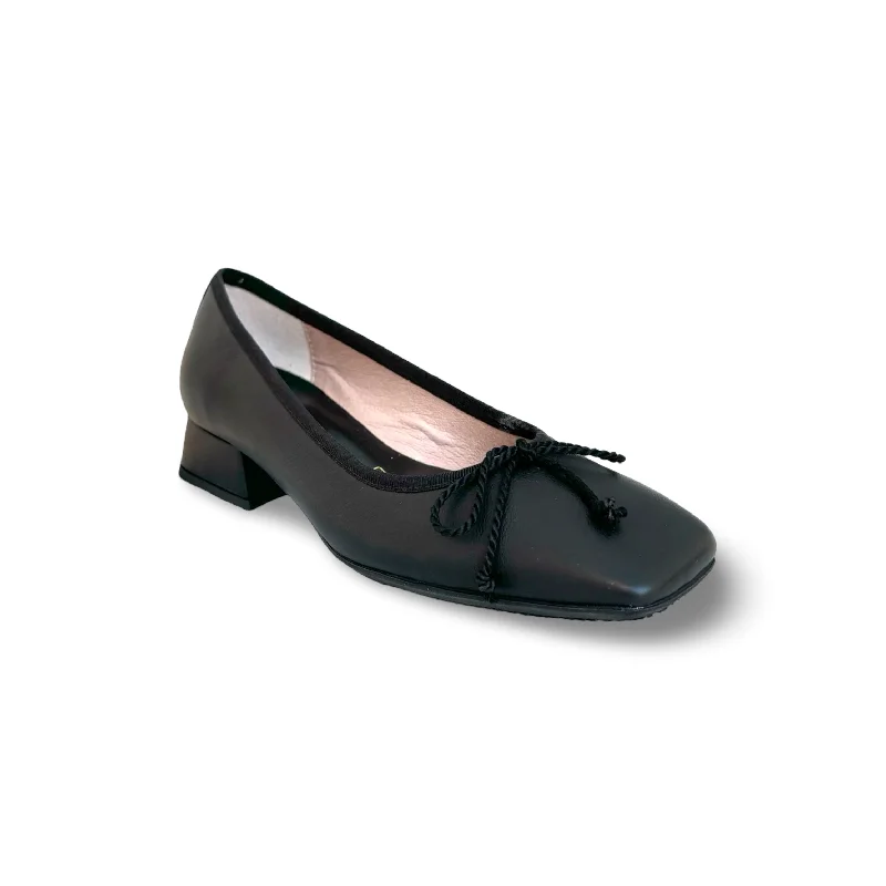 HI243466 Aruba Black Pump